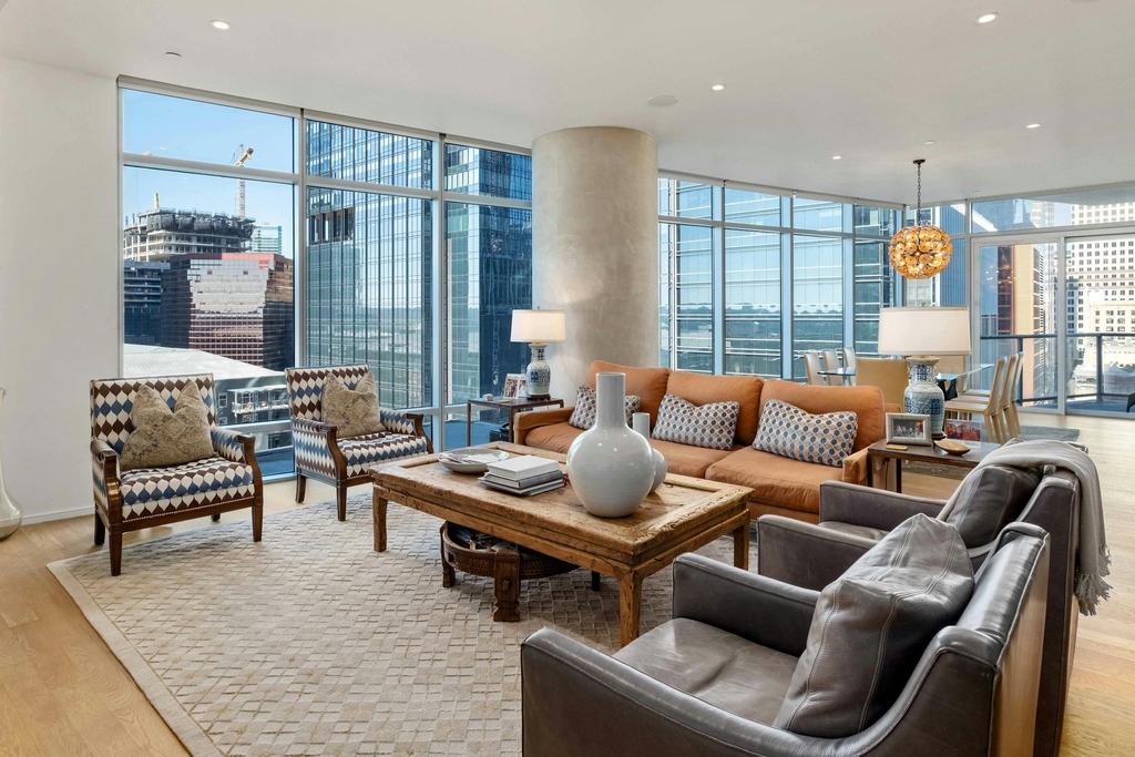 EricMoreland's tweet image. Just Listed | Sophistication in the Sky at The Austonian, #11E 

Listed by Trey Phillips
Inquire for MORE details at 512.415.5424
Or Click the LinkinBio