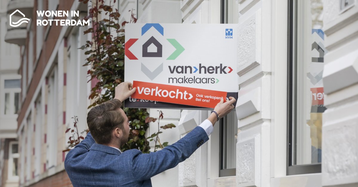 Wil je weten wat jouw woning waard is? Doe een online #waardecheck. De waarde van je woning hangt af van de locatie, de staat, de grootte en de markt. Lucas van der Knaap van Van Herk Makelaars geeft tips over hoe je de waarde van je woning kunt verhogen > direc.to/kUsj