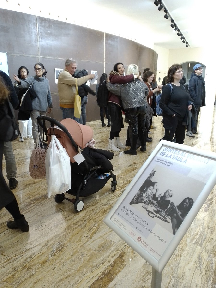 IgualtatDiba's tweet photo. Professionals de la @Fundacio_Surt i les dones que formen part del projecte #intro, han presentat l'exposició fotogràfica que podreu gaudir al #Rebedor de l'#EFBonnemaison fins al proper 29 de febrer. Una exposició resultant d'un treball terapèutic en grup molt empoderador. https://t.co/XrIMe5VOQP