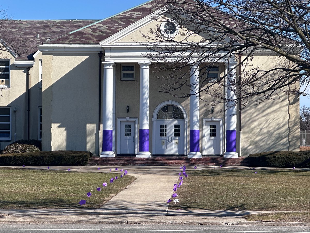 The Hicksville Middle School is decked out in purple today for #PSILoveYou day.