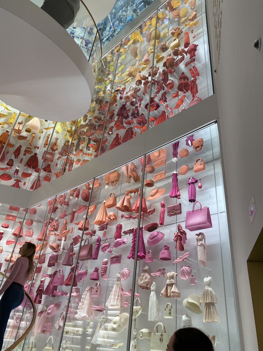 ynapcy's tweet photo. la galerie dior🤍 https://t.co/3jwL9CGIwo