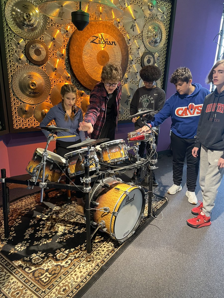 LBMS_Westlake's tweet photo. Great Lakes Science Center fun! https://t.co/OJSmlNYm7T