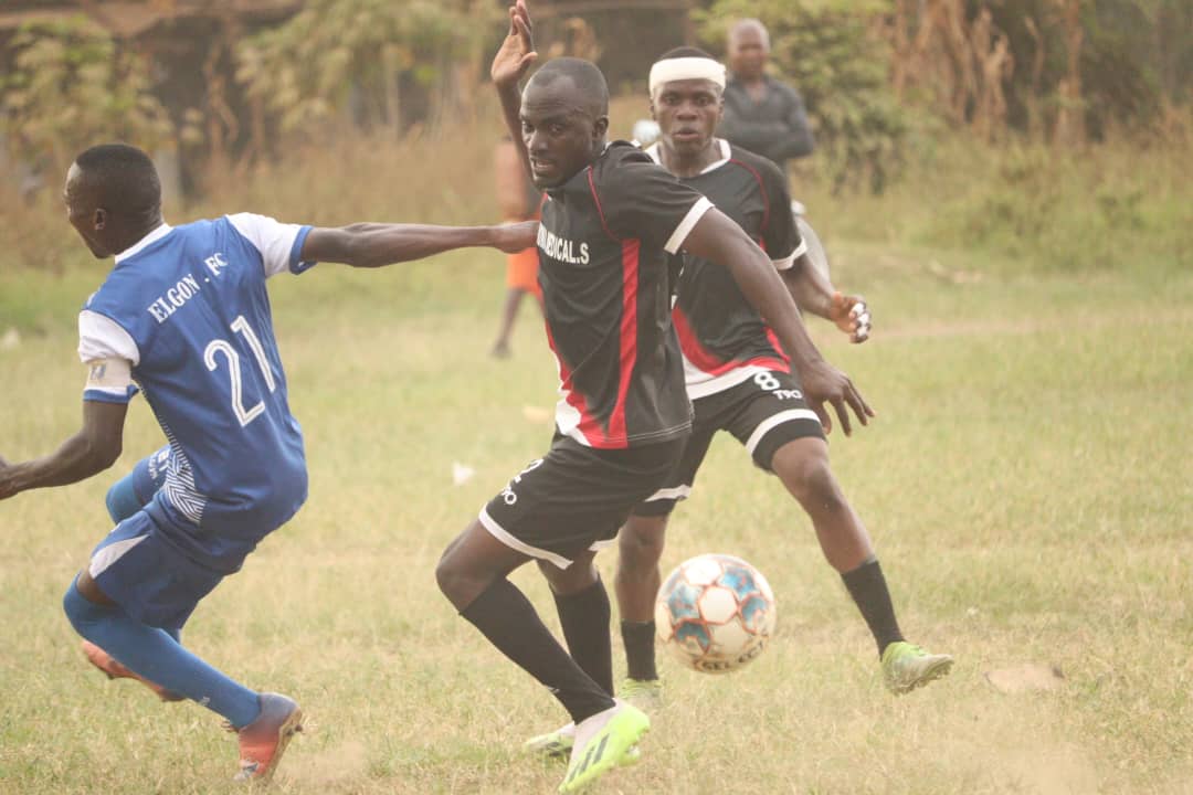 Joshen__18's tweet photo. Mbale 4th Division. 
Freeze moments as Busamaga Redstar edged Elgon FC 2-1 at the Busamaga playgrounds. 

#fanshub
#ERFA
@NBSportUg @sport_knights @PulseSportsUGA 
@95_TimeFM
📸 https://t.co/TBhdQiSgyF