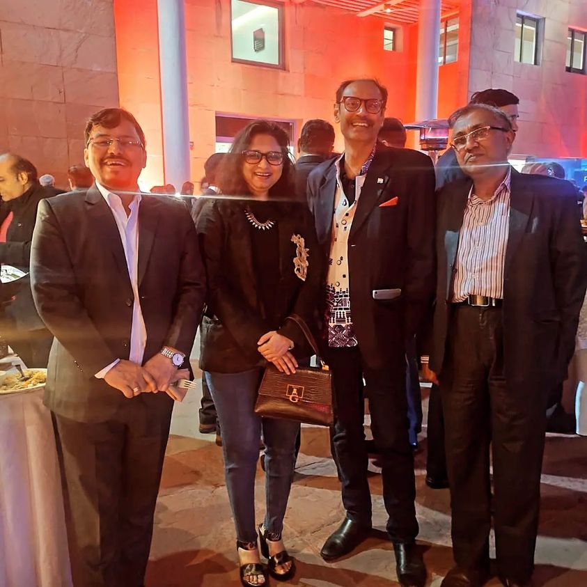 On #Chevening Evening celebrating 40th Anniversary of its launch, amazing to be in the frame with my fellow #Bihari #scholars - shining star of today -@Ihitashri and budding leader - Dhananjay and yes, thanks dear Gaurav for the company....always great to meet you😀😃