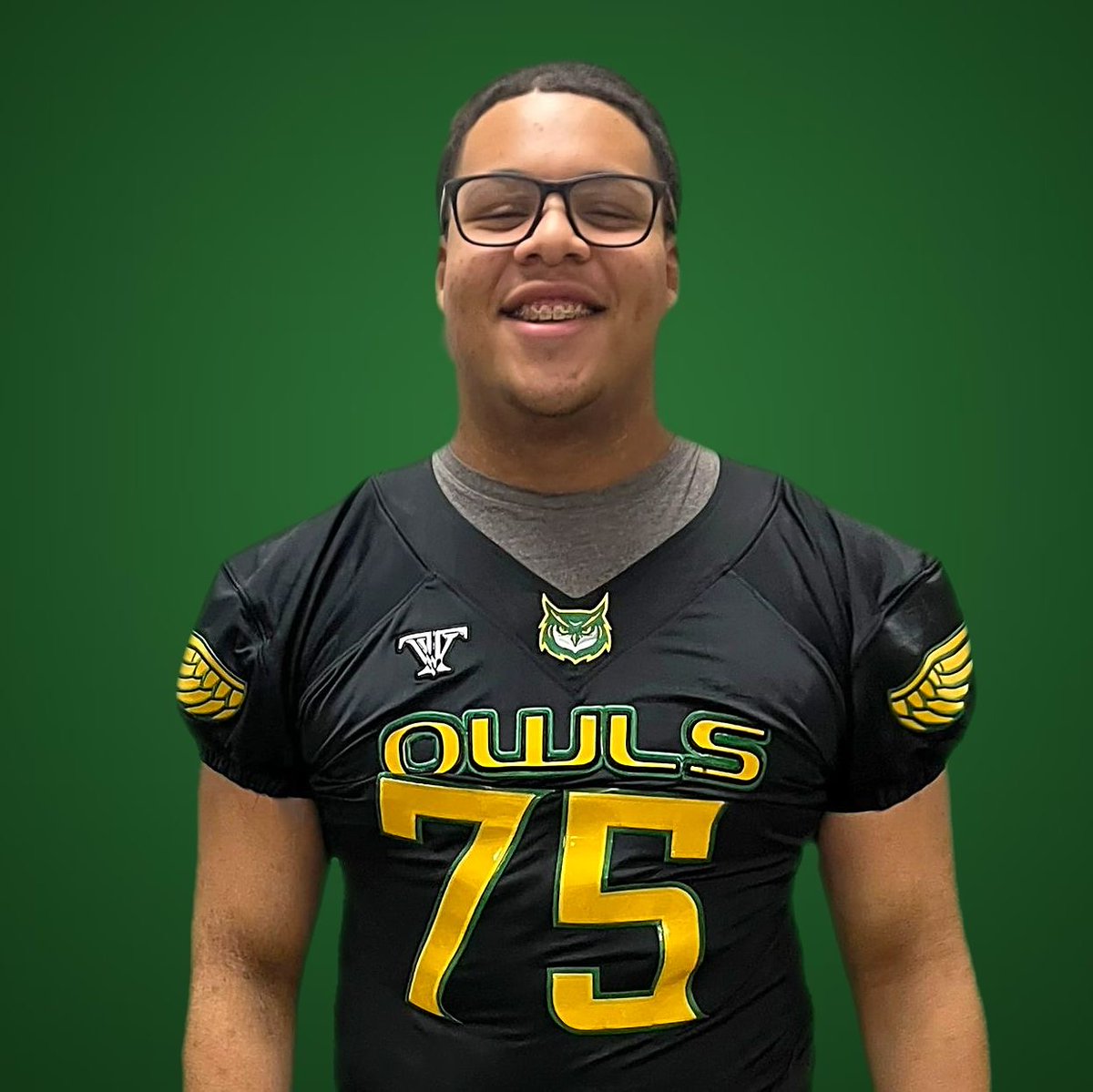 Big news! I'll be starting a new journey as I've decided to transfer to Dundalk High School, and will join the Dundalk Owls Football team for my senior year - C/O 2025.
I want to extend a massive thank you to the coaches, staff, and everyone at Patapsco High School for the
