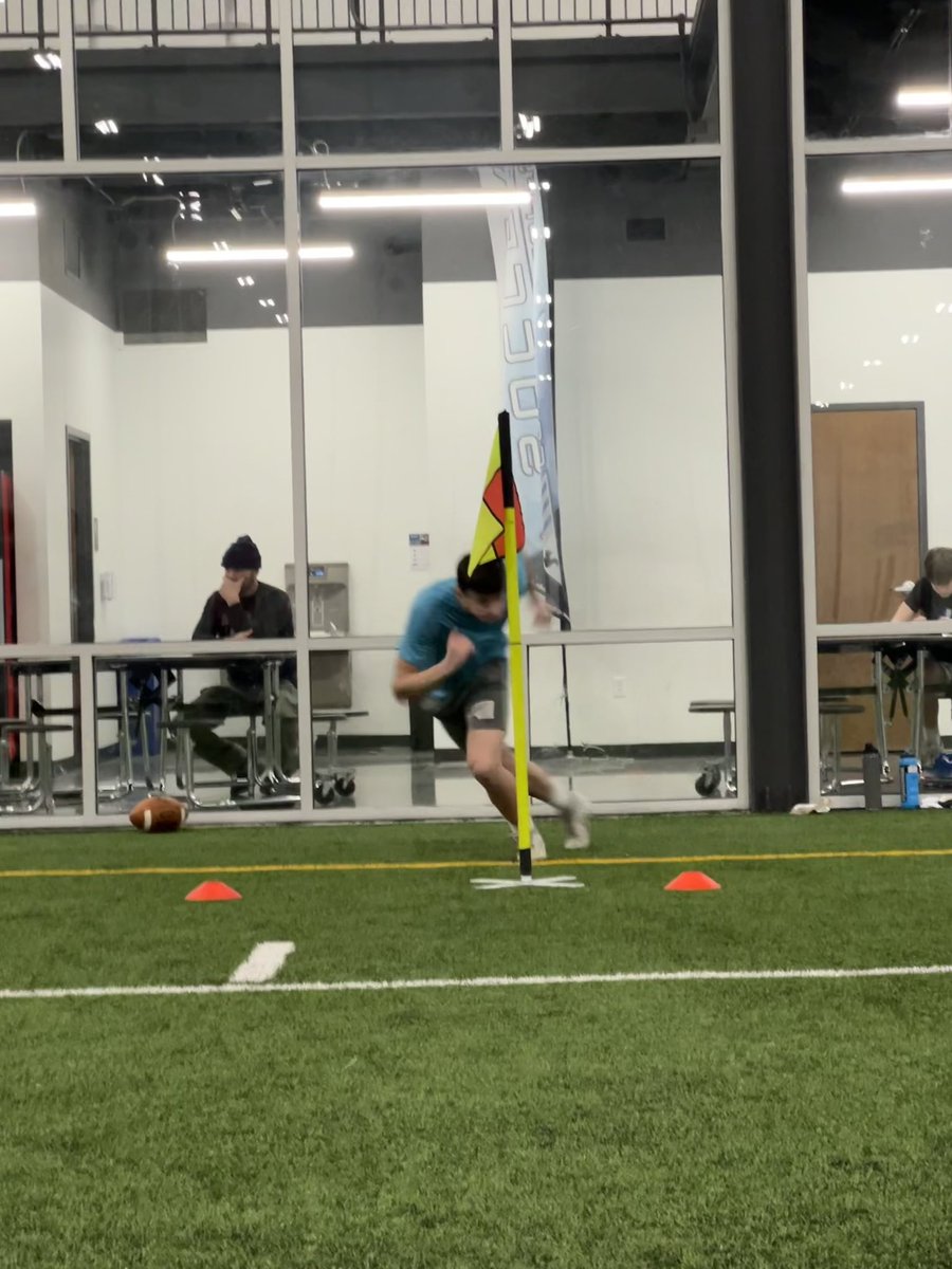 level10perform's tweet photo. Elevate SWI  @level10perform with another great night! February is rolling, and March dates will be announced soon. Lineman, RB/WR, and QB training. With high level skill instruction plus proven speed work, we’re elevating football in SWI, athlete by athlete! https://t.co/MDLpMHwVkG