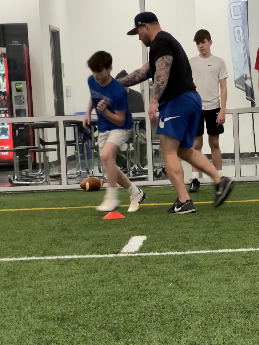level10perform's tweet photo. Elevate SWI  @level10perform with another great night! February is rolling, and March dates will be announced soon. Lineman, RB/WR, and QB training. With high level skill instruction plus proven speed work, we’re elevating football in SWI, athlete by athlete! https://t.co/MDLpMHwVkG