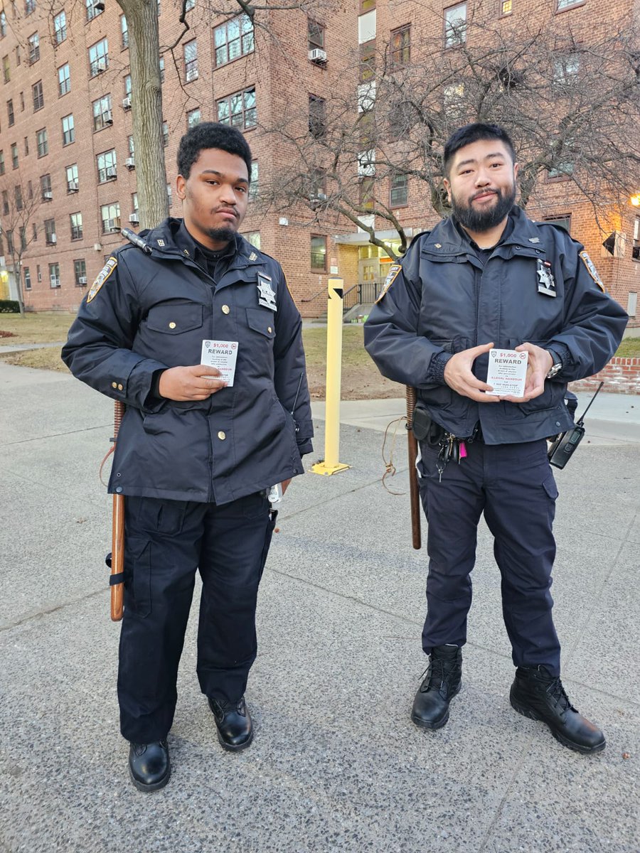 NYPDPSA9's tweet photo. Our PSA 9 Crime Prevention and Auxiliary Officers conducted a flyer distrubution operation, handing out #GunStop flyers  in the Pomonok Houses. Call 1-866-GUNSTOP (486-7867).  All information is confidential. https://t.co/lmaUoXolTV