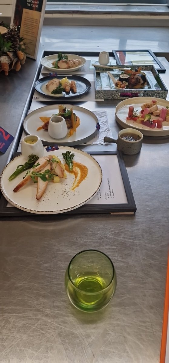 HarrisWaynechef's tweet photo. A few more Chicken Main courses from todays Major Series @EastavenueRest @Eastleigh_Col A great day many thanks to @bcot @FarehamCollege @FcotGallery @yourCOPC for all your continued support with this great competition @Craft_Guild @loobbylou70 @HRC_Event @ferguschef https://t.co/tuEDkkz1RL