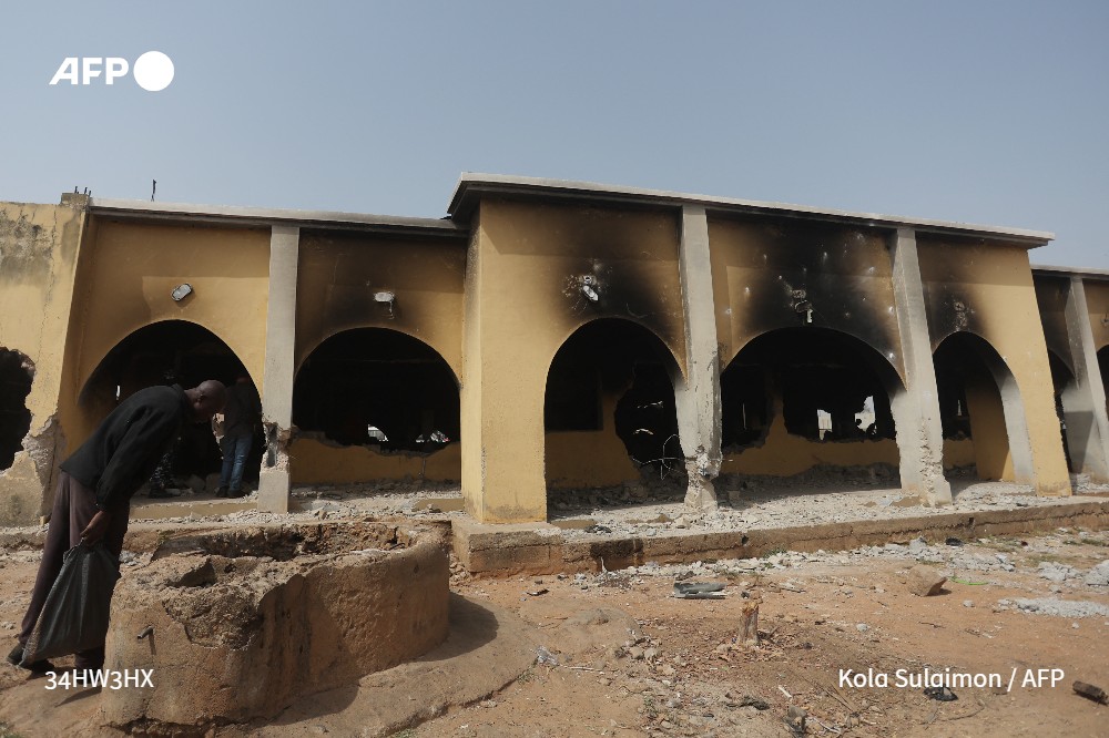 afpfr's tweet photo. 🇳🇬 Nigeria : dans le centre-nord du pays, la petite ville agricole de Mangu où musulmans et chrétiens cohabitaient ensemble de longue date, a sombré à son tour dans des violences qui ont récemment fait plusieurs dizaines de morts.

➡️ https://t.co/jAY1Y4pQV7 https://t.co/NcmuVPzMmA