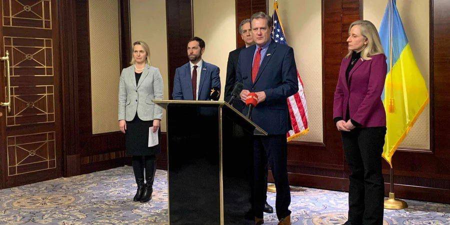 nexta_tv's tweet photo. ⚡️ USA will approve funding for Ukraine - Congressman Mike Turner in Kyiv https://t.co/1NVm1UdlVH