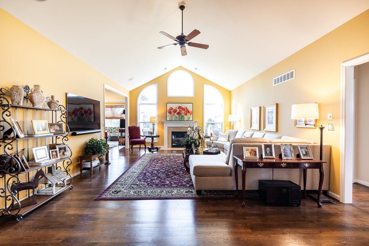 DorgerDiff's tweet image. UPSCALE ONE-FLOOR LIVING!

Enjoy this bright and spacious transitional ranch in sought after Catalpa Ridge of Lebanon. This home boasts an airy open floorplan with a practical split bedroom configuration. 

For More Details visit us at dorgerdifference.com/listings

#realestate