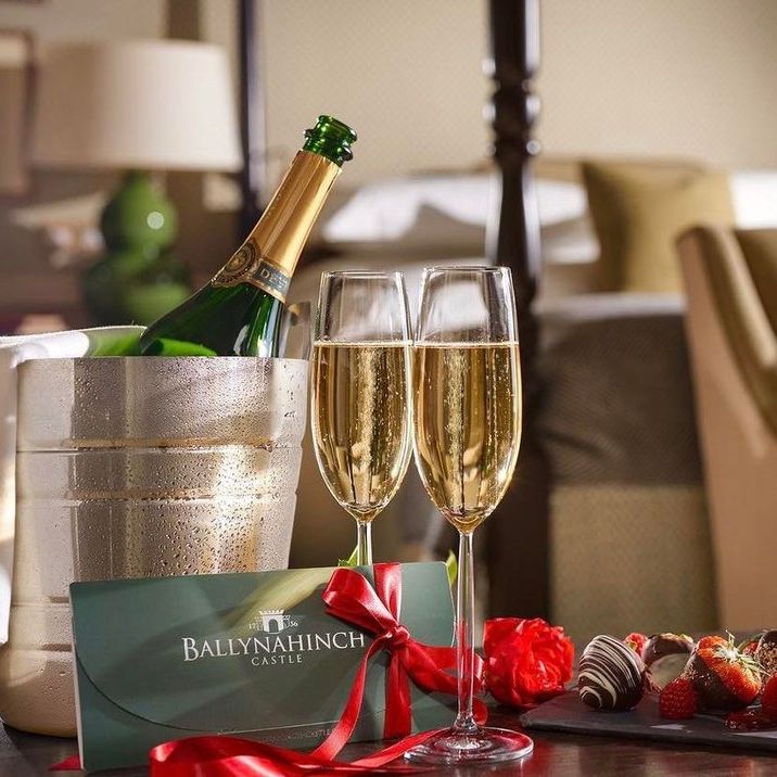 There's still time to surprise the special someone in your life with a gift voucher for Ballynahinch Castle this Valentine's Day. 💌 loom.ly/X5FqWkI