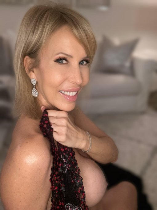 It&rsquo;s Friday, got my panties in my hand, and I&rsquo;m feeling ready for anything! 😜XOXO 💋 #HappyFriday #ready<a href="/tag/fridayfeeling"class="tags"><span>#fridayfeeling</span></a><a href="/tag/happyfriday"class="tags"><span>#happyfriday</span></a><a href="/tag/ready"class="tags"><span>#ready</span></a><a href="/tag/fridayfun"class="tags"><span>#fridayfun</span></a>