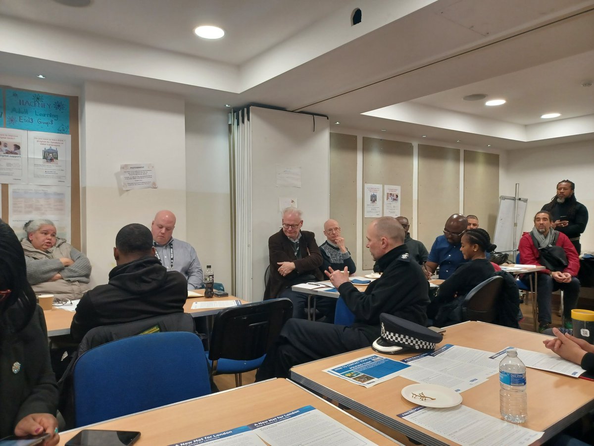 MPSHackney's tweet image. Tonight&apos;s #CommunityConversation has started with discussions about how we&apos;re strengthening local policing and getting officers embedded further into local communities.

#NewMetForLondon