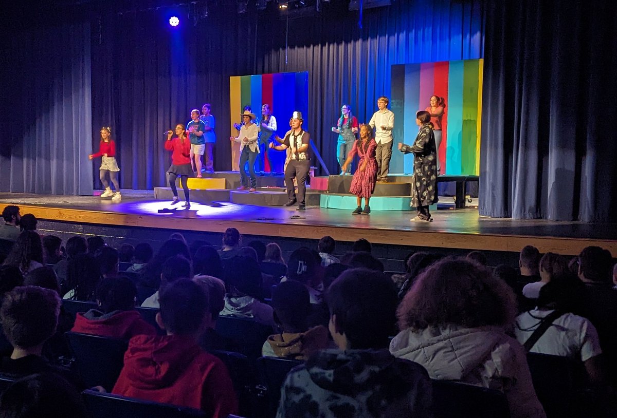 bhs_smith's tweet photo. Excited to host the @BlackmanMiddle 6th graders on campus today for a high school performance of School House Rock: The Musical. Such talented students and a great audience! And a special thank you to our teachers who helped provide a quick bus escort in the rain! #WeAreBlackman https://t.co/AB7Tp5dld6
