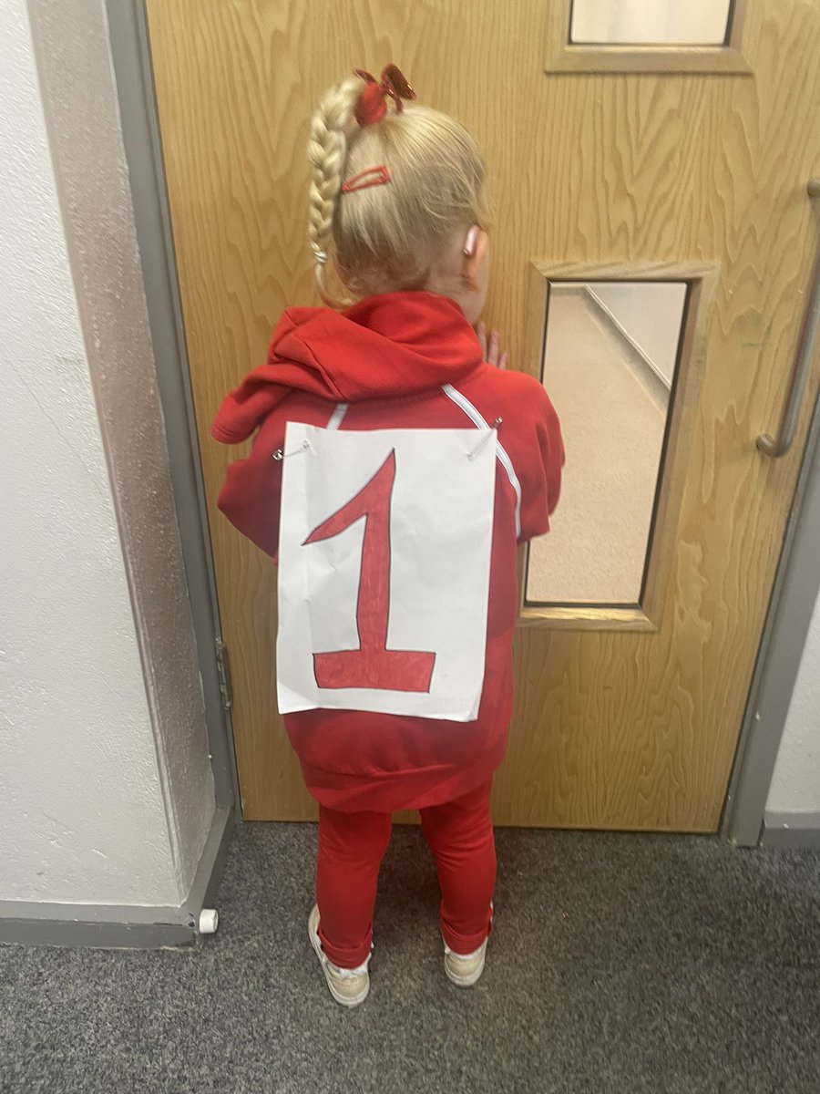 One very poorly girl at school at school today but she still managed a smile in her number day outfit. Of course it had to be the number 1 numberblock! 1️⃣🖍️