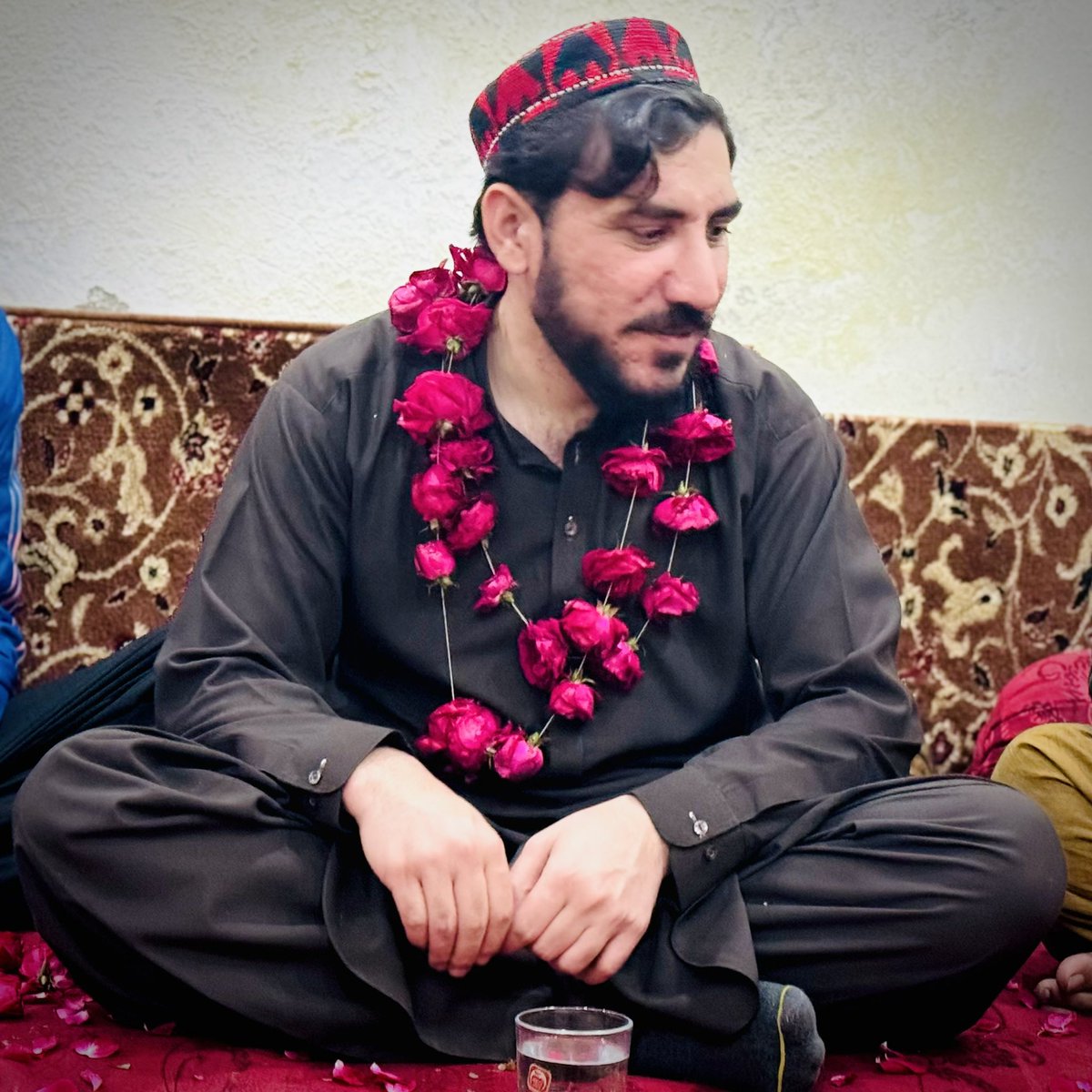 IsmailWazir19's tweet photo. د دې بد نیتې ، کم نظرې زمانې له قصده 
جانانه! بیا دې بلا واخلم ، صدقه دی شمه

@ManzoorPashteen 
#WillComeManzoorPashteen 
#RedCapMan 
#ManOfResistence https://t.co/dfmNj3SWSS