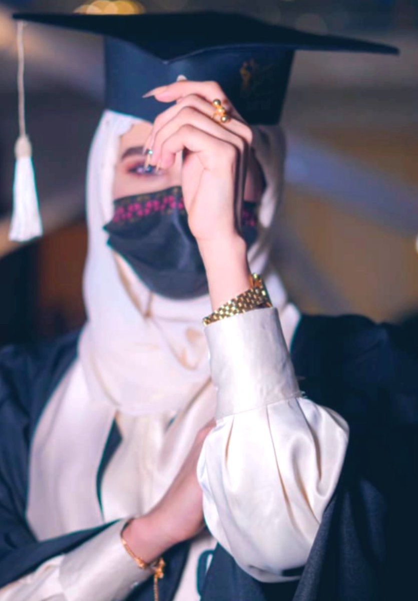 alsbah_anzh's tweet photo. 🎓✨ 🇸🇦إنجاز سعودي مبهر! 
نبارك لابنت العم 
الطالبة عبير بنت فرحان المصرب السبيعي العنزي تتألق في سماء العلم بحصولها على درجة الدكتوراه في الطب الحيوي الدقيق من أرقى جامعات أوروبا. 
تخصصت عبير في مجال الحمض النووي وعلاقته بالسرطان، محققةً إنجازًا يُعد الأول من نوعه عربيًا https://t.co/yari3o1x0O