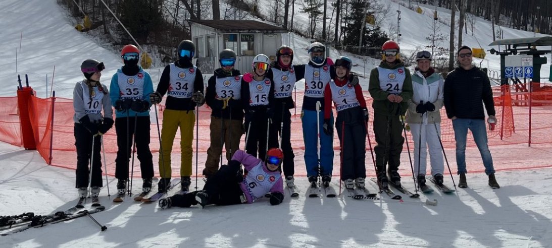 Congratulation to the St. Theresa Girls Ski Team as Bay of Quinte Champions! 🏆🥇 Congradulations to the Boys Team on Bay of Quinte Silver! 🥈#gotitans