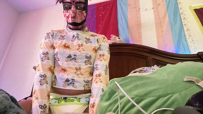 happy bdf from this little pup!💖💖💖 https://t.co/Nc5JqmBhWS<a href="/tag/littlespace"class="tags"><span>#littlespace</span></a><a href="/tag/daddiesgirl"class="tags"><span>#daddiesgirl</span></a><a href="/tag/bigdiaperfriday"class="tags"><span>#bigdiaperfriday</span></a>