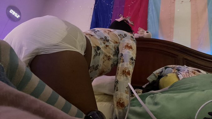 happy bdf from this little pup!💖💖💖 https://t.co/Nc5JqmBhWS<a href="/tag/littlespace"class="tags"><span>#littlespace</span></a><a href="/tag/daddiesgirl"class="tags"><span>#daddiesgirl</span></a><a href="/tag/bigdiaperfriday"class="tags"><span>#bigdiaperfriday</span></a>