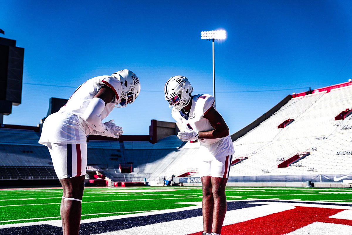 #AGTG I’m Blessed to say I’ve been Re-Offered by the University of Arizona #BearDown <a href="/Brettarce84/">brett</a> <a href="/CoachAVH/">Aaron</a> <a href="/CoachBrennan/">Coach Brennan</a>
