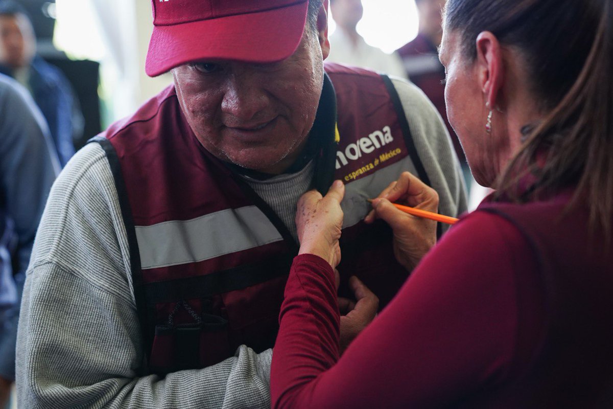 Imagínate que la Dra. Claudia Sheinbaum te firme tu chaleco. 🤩

#BuenasTardes  
#MéxicoConClaudia