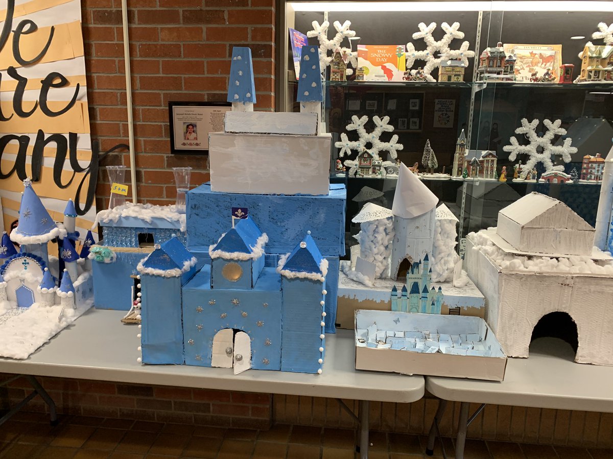 StMatthew_CES's tweet photo. Beautiful Palais de glace created by our grade 6, 7 &amp; 8 classes https://t.co/e54WEJiEWM