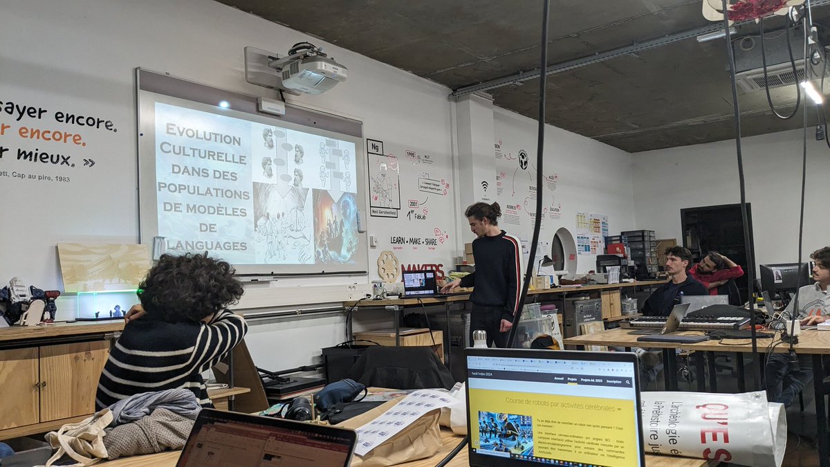 ClemMoulinFrier's tweet image. Kick-off de la 2nd édition de #hack1robo , on présente les différents projets: robotique, musique, modèles de langage, évolution culturelle et plein d&apos;autres thèmes cette année. Demos ouvertes à toutes et tous dimanche à 15h au Fablab de @capsciences 
sites.google.com/view/hack1robo…