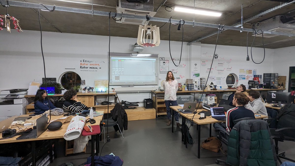 ClemMoulinFrier's tweet image. Kick-off de la 2nd édition de #hack1robo , on présente les différents projets: robotique, musique, modèles de langage, évolution culturelle et plein d&apos;autres thèmes cette année. Demos ouvertes à toutes et tous dimanche à 15h au Fablab de @capsciences 
sites.google.com/view/hack1robo…