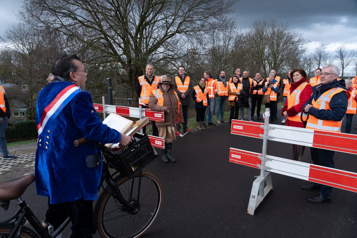Het eerste deel van het dijkversterkingsproject Gorinchem-Waardenburg is klaar! Bewoners en gebruikers namen de eerste dijkvakken nabij Tuil en Haaften weer in gebruik. Op 9 februari stond de Graaf Reinaldalliantie stil bij deze eerste mijlpaal. 👉 waterschaprivierenland.nl/eerste-deel-di…