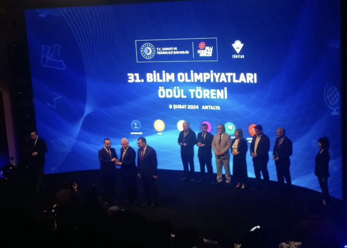 Coğrafyamız için güzel gelişmelere devam.
Tübitak Bilim Olimpiyatları sınavında artık Coğrafya da olacak.
Tübitak Başkanımız <a href="/ProfHasanMandal/">Prof. Dr. Hasan Mandal</a> ve Sanayi ve Teknoloji Bakanımız <a href="/mfatihkacir/">Mehmet Fatih KACIR</a> tarafından olimpiyatlra eklenmesi ilan edildi.
Komite olarak alanımıza hayırlı uğurlu olsun.