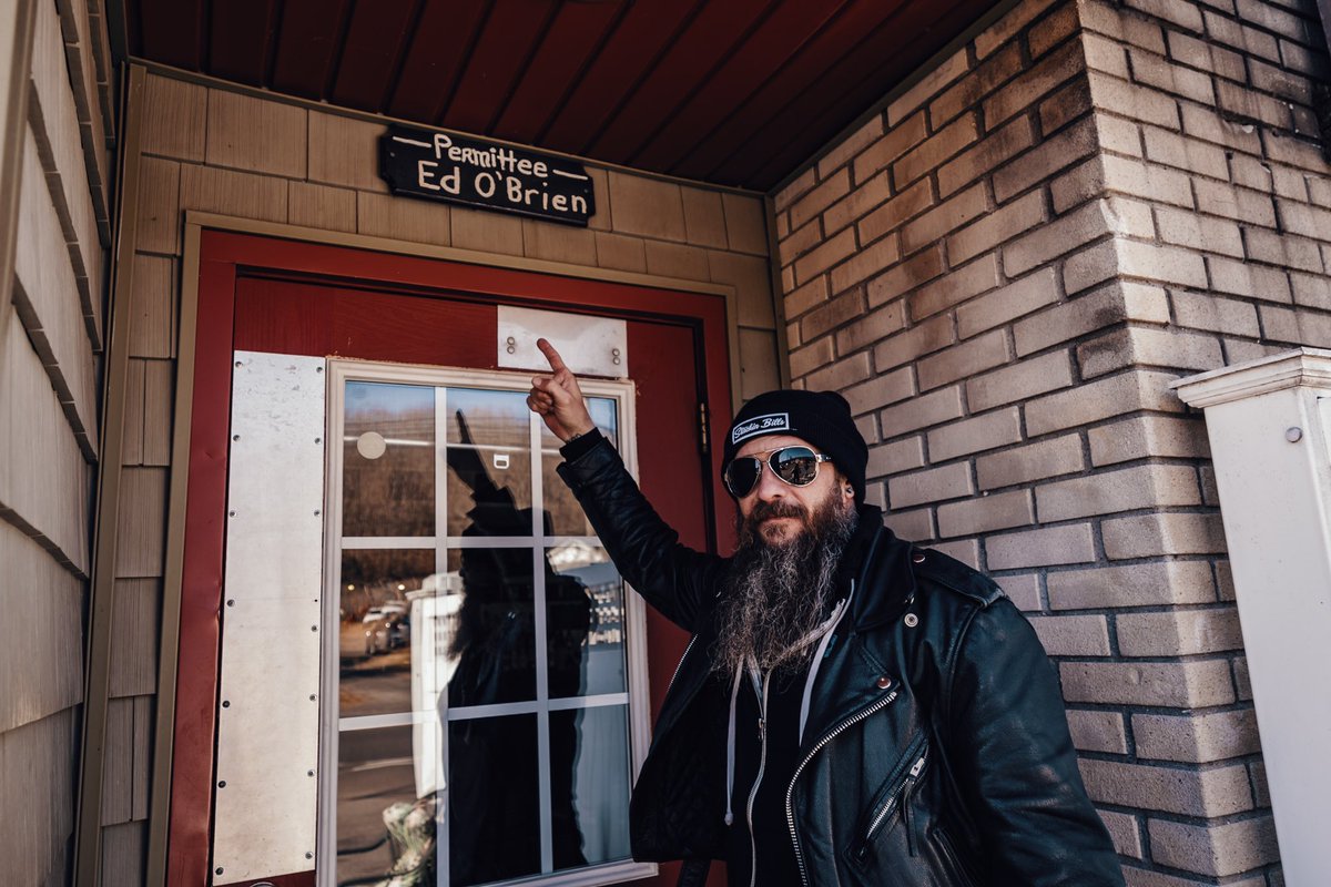 CodyJinksMusic's tweet photo. Stopped by O’briens Pub today. The cast of Grumpy Old Men would have felt at home here. We laughed as the regulars made fun of each other while paying for one another’s tabs. No frills, no B.S., just drinks and a really good bowl of chili. Go see Caren, she’s the bartender that keeps you in line. 
📸 @Photostubb