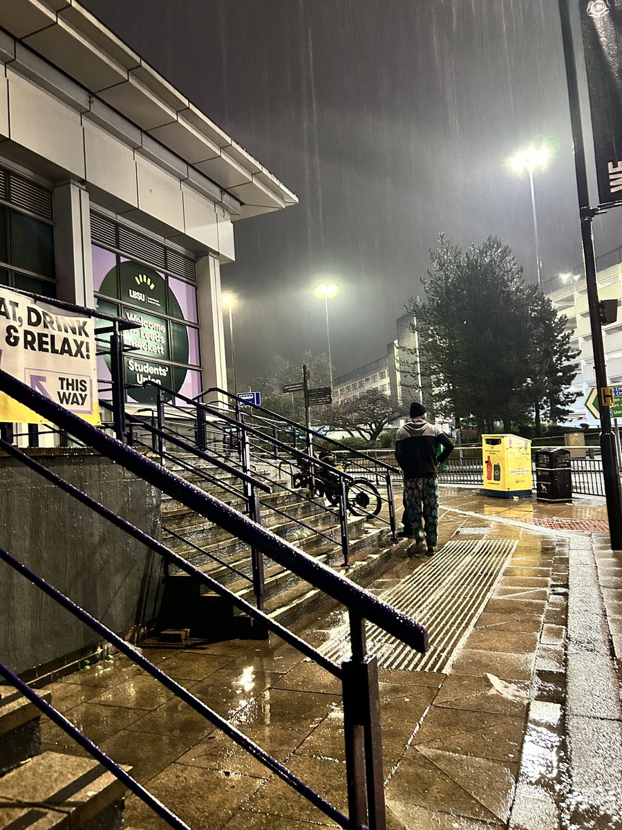 eemjenko's tweet photo. @BLACKHONEYUK  let me in please i’m cold and wet 😢😢 https://t.co/OPfGdTiJVb