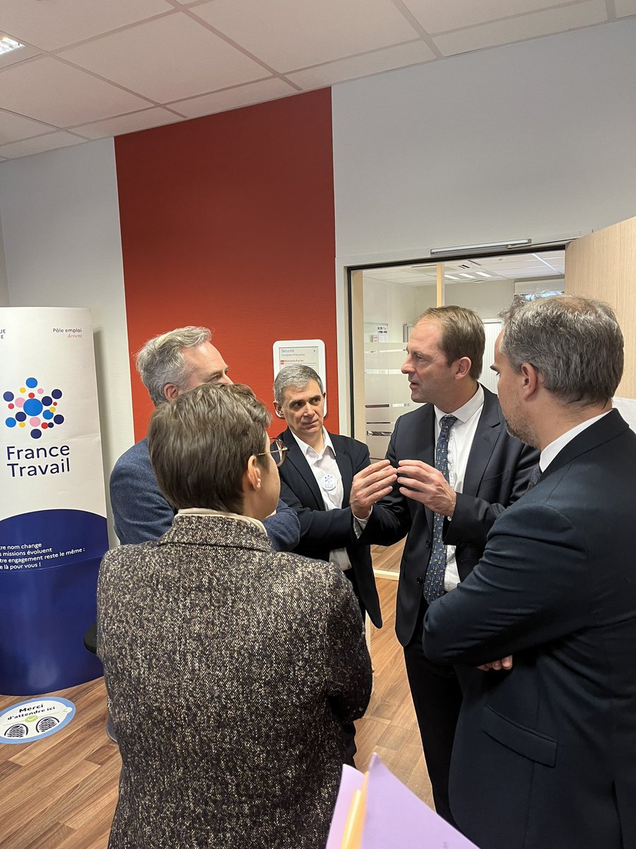 Aujourd’hui à #avallon visite de  <a href="/ThibautGuilluy/">Thibaut Guilluy</a>  en amont du comité départemental pour l’emploi présidé par <a href="/Prefet89/">Préfet de l'Yonne 🇨🇵🇪🇺</a> et président du <a href="/Departement89/">Département Yonne</a> en présence de nombreux élus et partenaires pour évoquer l’action commune. Merci à <a href="/PEJackyRoy/">Jacky Roy</a> et ses équipes 💯% mobilisées!