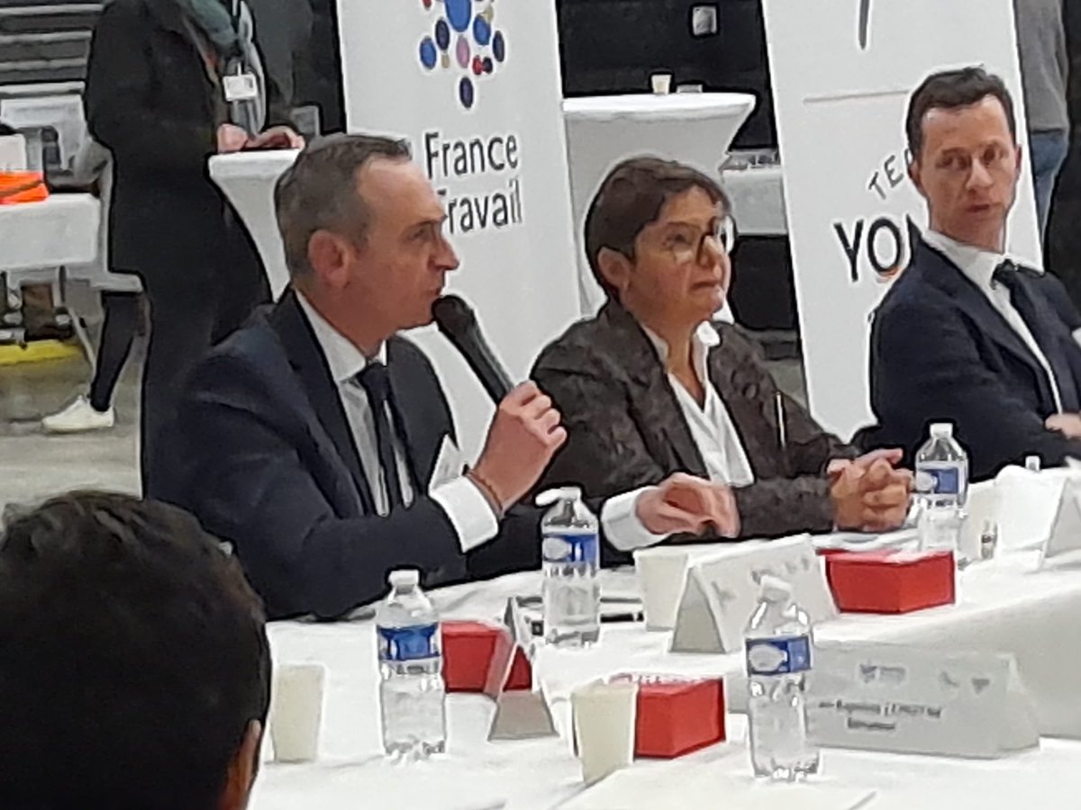 YvesHutin's tweet photo. Aujourd’hui à #avallon visite de  @ThibautGuilluy  en amont du comité départemental pour l’emploi présidé par @Prefet89 et président du @Departement89 en présence de nombreux élus et partenaires pour évoquer l’action commune. Merci à @PEJackyRoy et ses équipes 💯% mobilisées! https://t.co/83Ly9s8s5H