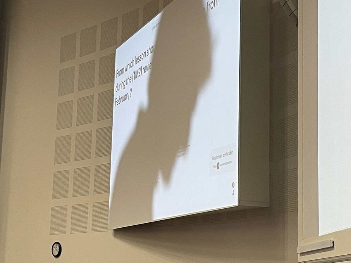 cdcsteele's tweet photo. #maths1m2 What has happened to the screen here ? https://t.co/ezWdk3PBZV