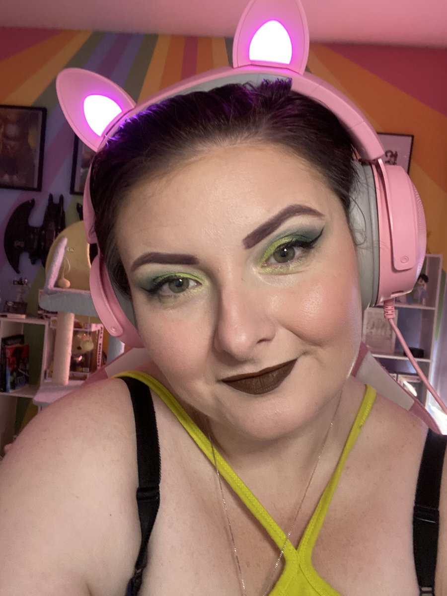 VenusVoldaren's tweet photo. Ya girl is gonna slytherin to @dreamdaddygame’s DMs right now. Who will I fall for?! Who knows. With @StreamRaiders and #BarnettSourCandies and #Spicybeans only at https://t.co/vDQeuaM69A https://t.co/H7eXc1M6f5
