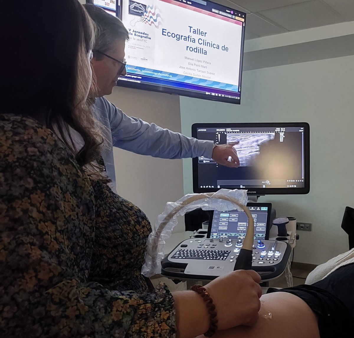 DoctorCasado's tweet photo. Incorporar la ecografía a la práctica clínica del médico de familia es una oportunidad que no hay que dejar escapar.

No perdamos el tren.

Es una herramienta estupenda a sumar al maletín de capacidades y habilidades a desarrollar en consulta.

 #JECOsemFYC #POCUS https://t.co/BirjfP2Zy1