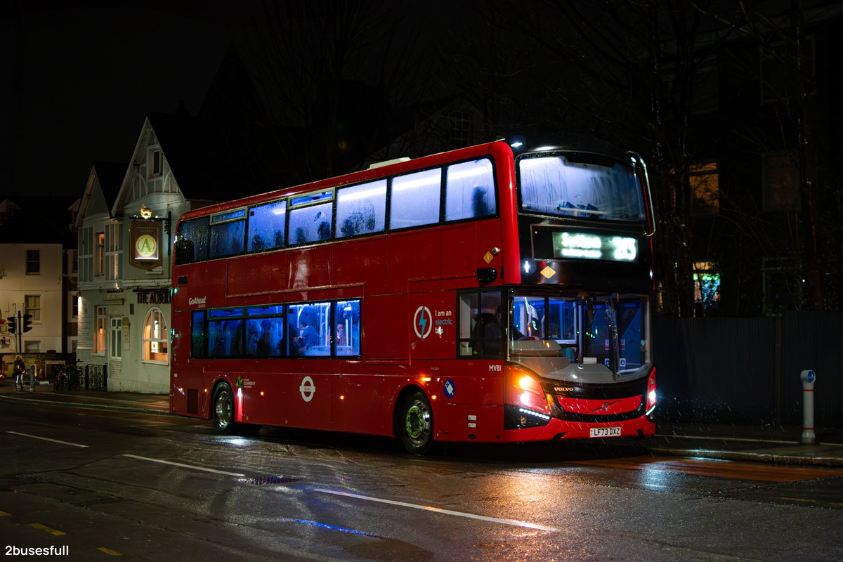 2busesfull tweet media