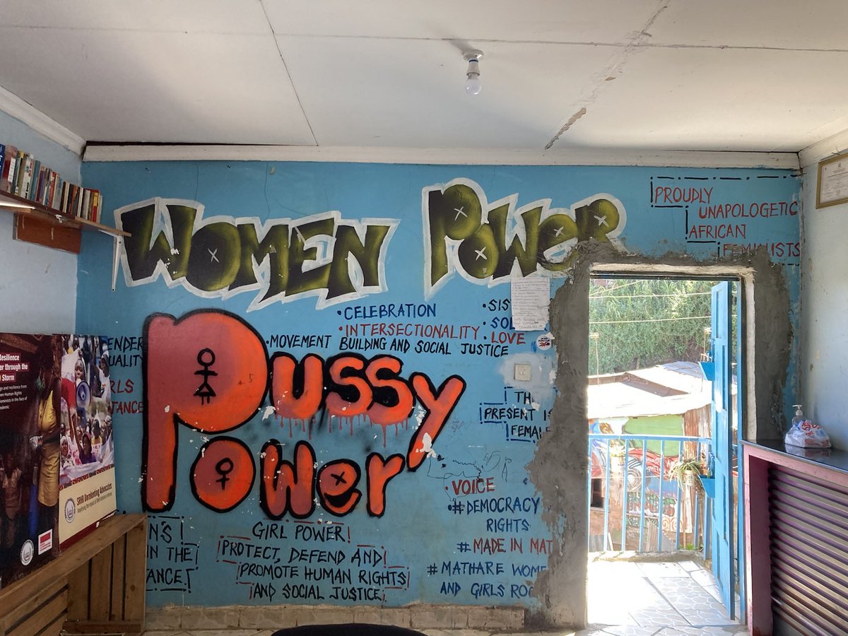 Beeindruckend: Besuch im Slum #Mathare bei <a href="/rachaelmwiks/">Rachael Mwikali</a> und ihrer Koalition für Aktivist*innen in den Communities. Ihr Center hilft Frauen bei Gewalterfahrungen und unterstützt LGBTI. Dafür sind sie Drohungen und Übergriffen ausgesetzt.