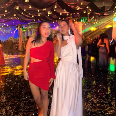 Ivannacarvajal1's tweet photo. besties for life @aleacostam9 https://t.co/ybgMzSpYZW