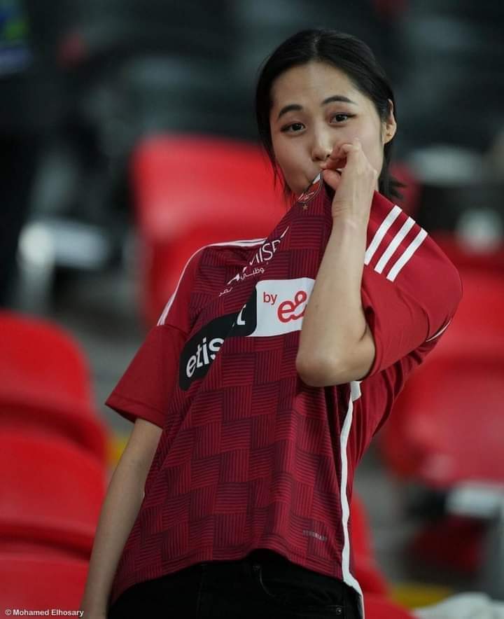 tarqalsyd8's tweet photo. من مدرجات منتخب كوريا  اليوم مشجعه اهلاويه ❤🦅❤️ https://t.co/DDVejg3m1x
