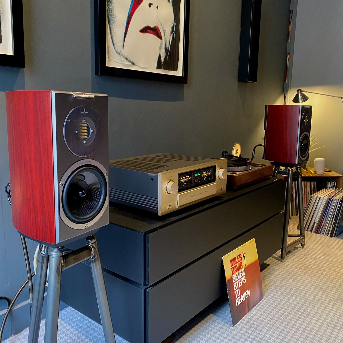 Nice dem today in the upstairs room. 

Audiovector R 1 Arreté stand mount speakers with Solidsteel stands, Accuphase E-4000 integrated amplifier with the phono option card, and one of our very special “New Classic” Linn LP12 turntables.