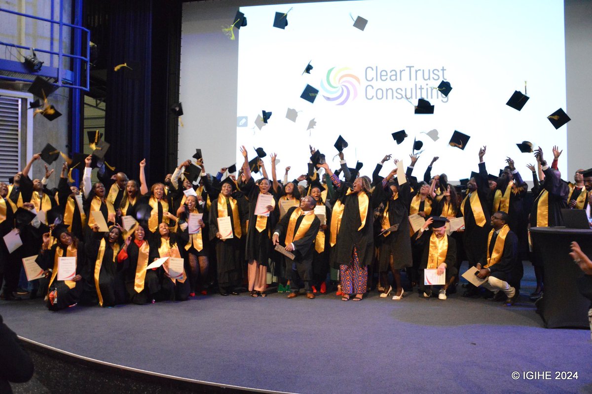 🎓 ClearTrust Consulting (#CTC) a brillamment organisé sa journée de remise des diplômes le samedi 3 février 2024. 

Parmi les 96 diplômés d'origine africaine, la majorité était rwandaise, tous certifiés en finance avec une spécialisation en compliance, un domaine très convoité