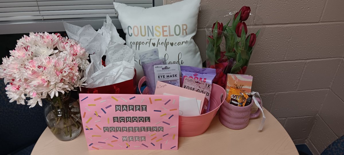 jen_salgado04's tweet photo. Blessed to be doing what we love! Thank you to everyone for making school counselor's week special 💕 @REstrada_PDNES @MSmith_PDNFAA https://t.co/eH2PZZ5sez