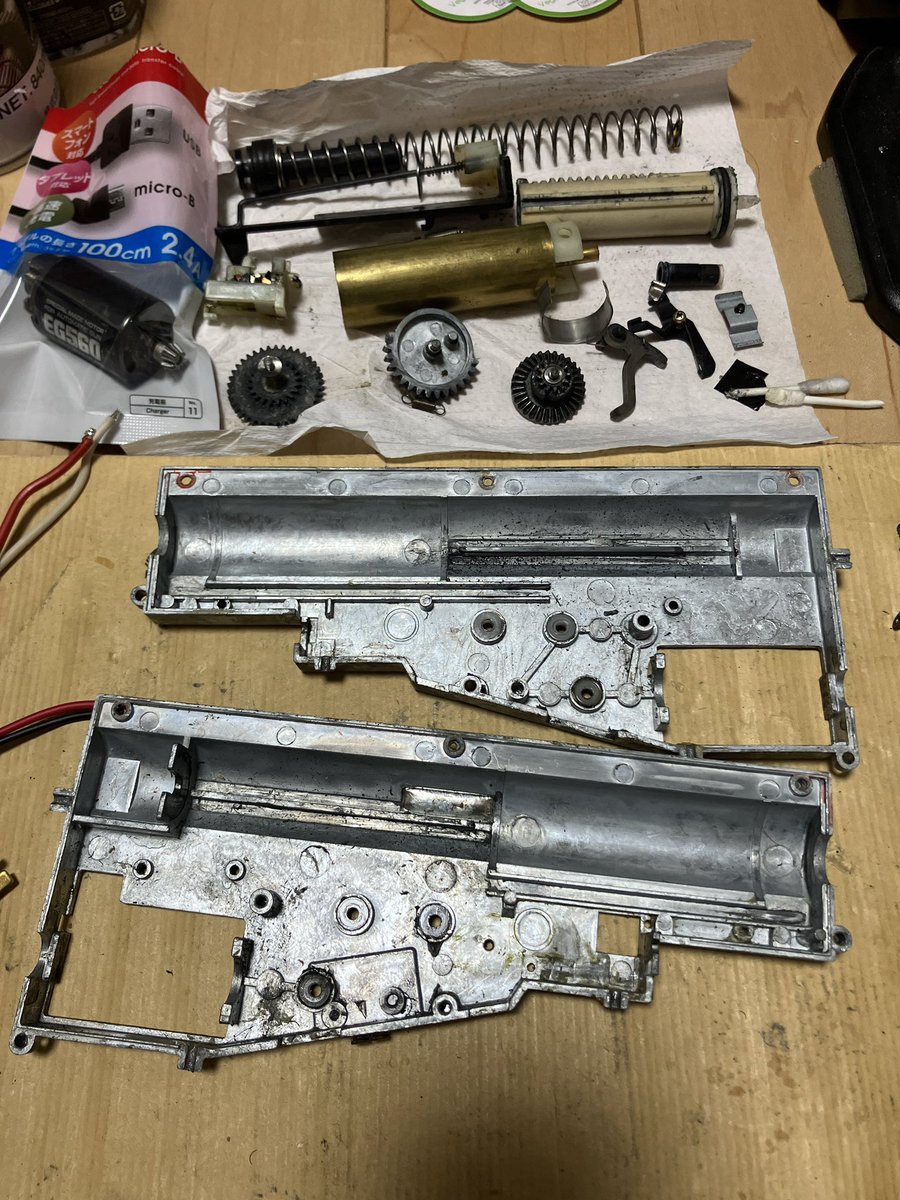 stiwagon555ver2's tweet image. え〜モーターをEG700に換装したメカボのギア鳴りが気になるので、ノーマルのEG560で電トリメカボを組む準備😆

静音の為にエアブレーキ付けたり、バネ鳴り防止に緩衝材入れたり…色々してたなぁ😅

って、AM4:00過ぎたので寝ます…😪

#ファマス #ver1 #EG560
#ETU #FCU #電トリ #EG700