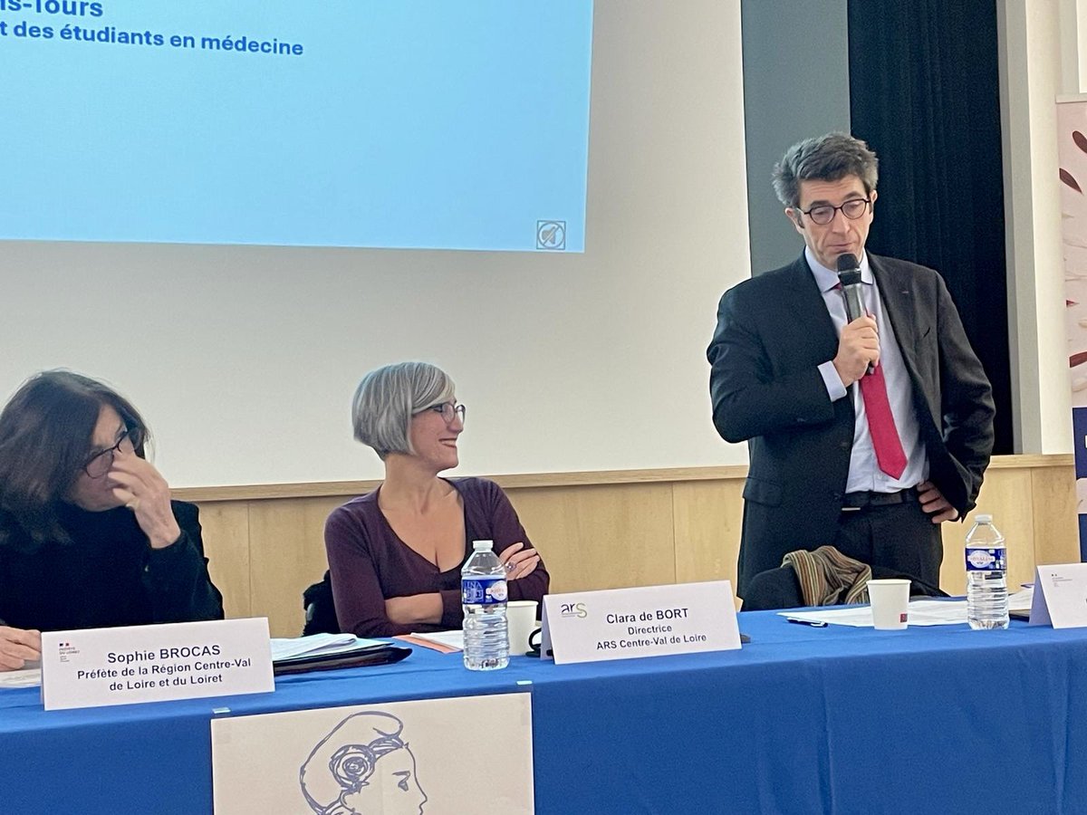 ClaradeBort's tweet photo. #Désertification médicale : débat avec les #maires du Loiret sur les solutions pour renforcer #RHenSanté et #accèsauxsoins 

Orientation des élèves, places en formation, CHU, lieux de stage, logement, IPA, SAS, assistants médicaux…

Avec préfète @Prefet45_Centre et recteur https://t.co/nHQ0JxoItM