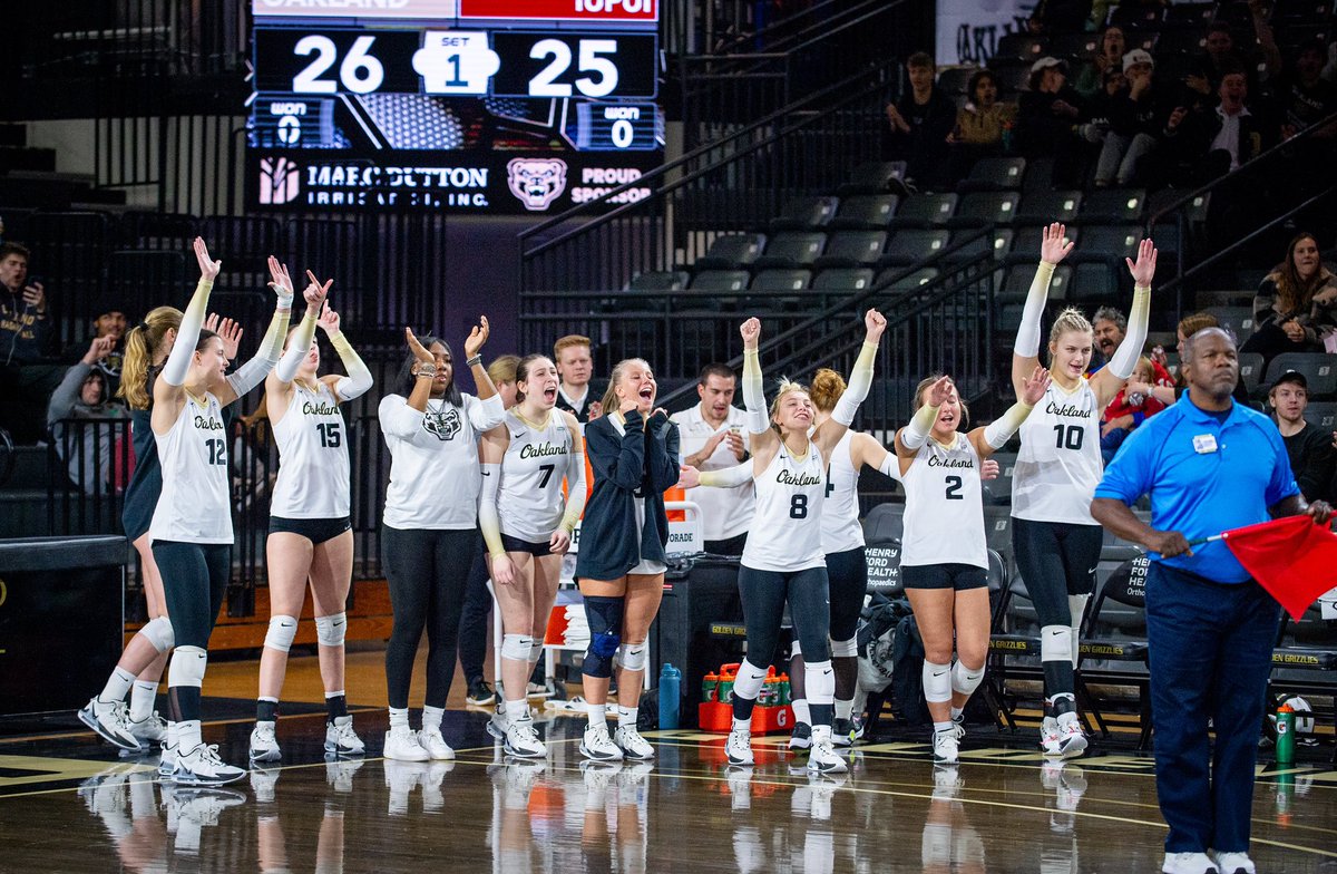 OaklandWVB's tweet photo. Missing these moments a little extra today 🥺 https://t.co/0jkJJy14KK